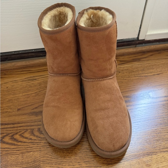 Women’s Ugg Boot size 8 - Picture 2 of 7